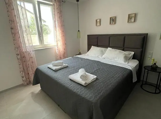 Апартаменты Haus Dalmatia With Heated Pool *