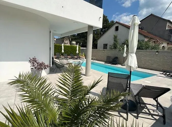 Appartement Haus Dalmatia With Heated Pool Bibinje