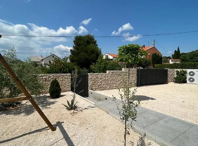 Haus Dalmatia With Heated Pool Бибинье