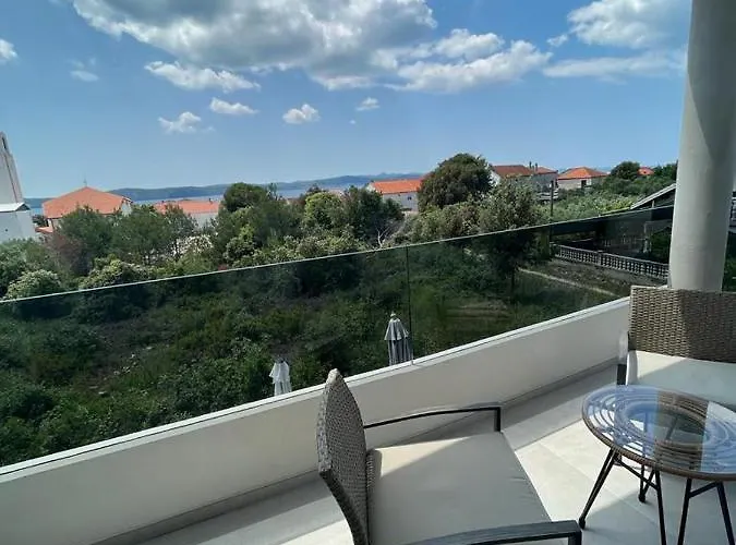 Haus Dalmatia With Heated Pool