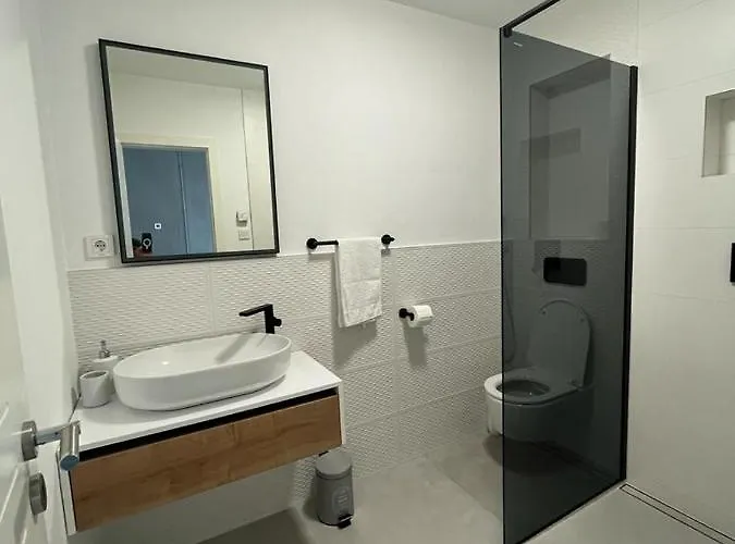 Апартаменты Haus Dalmatia With Heated Pool